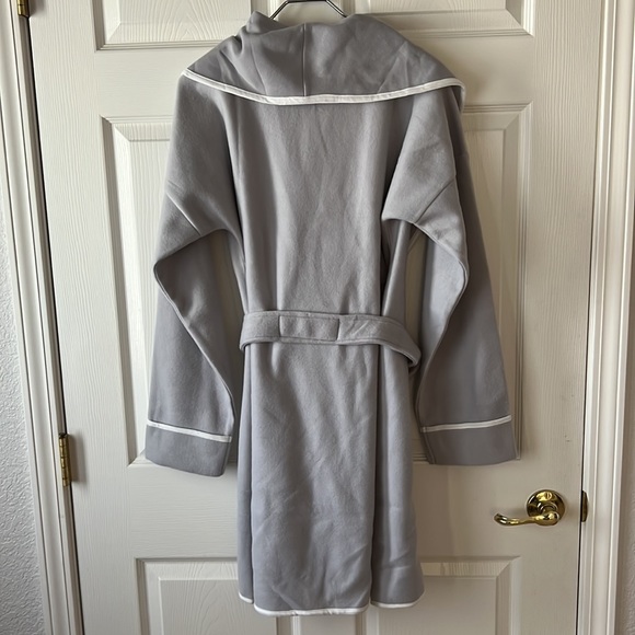 NWOT Soft Surroundings Gray Beyond Soft Robe with white trim, Sz TXL - Picture 2 of 13